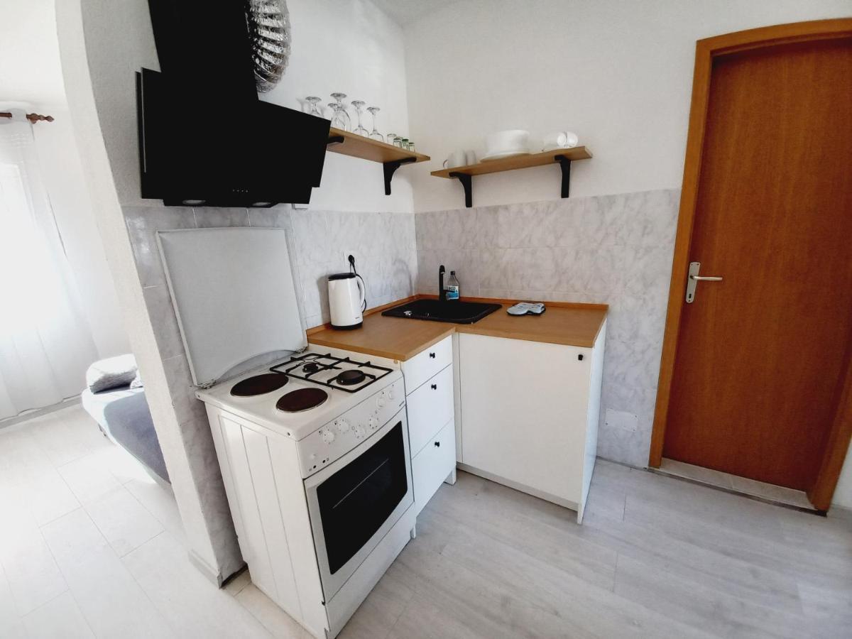 Apartments Toni ロゴズニッツァ エクステリア 写真