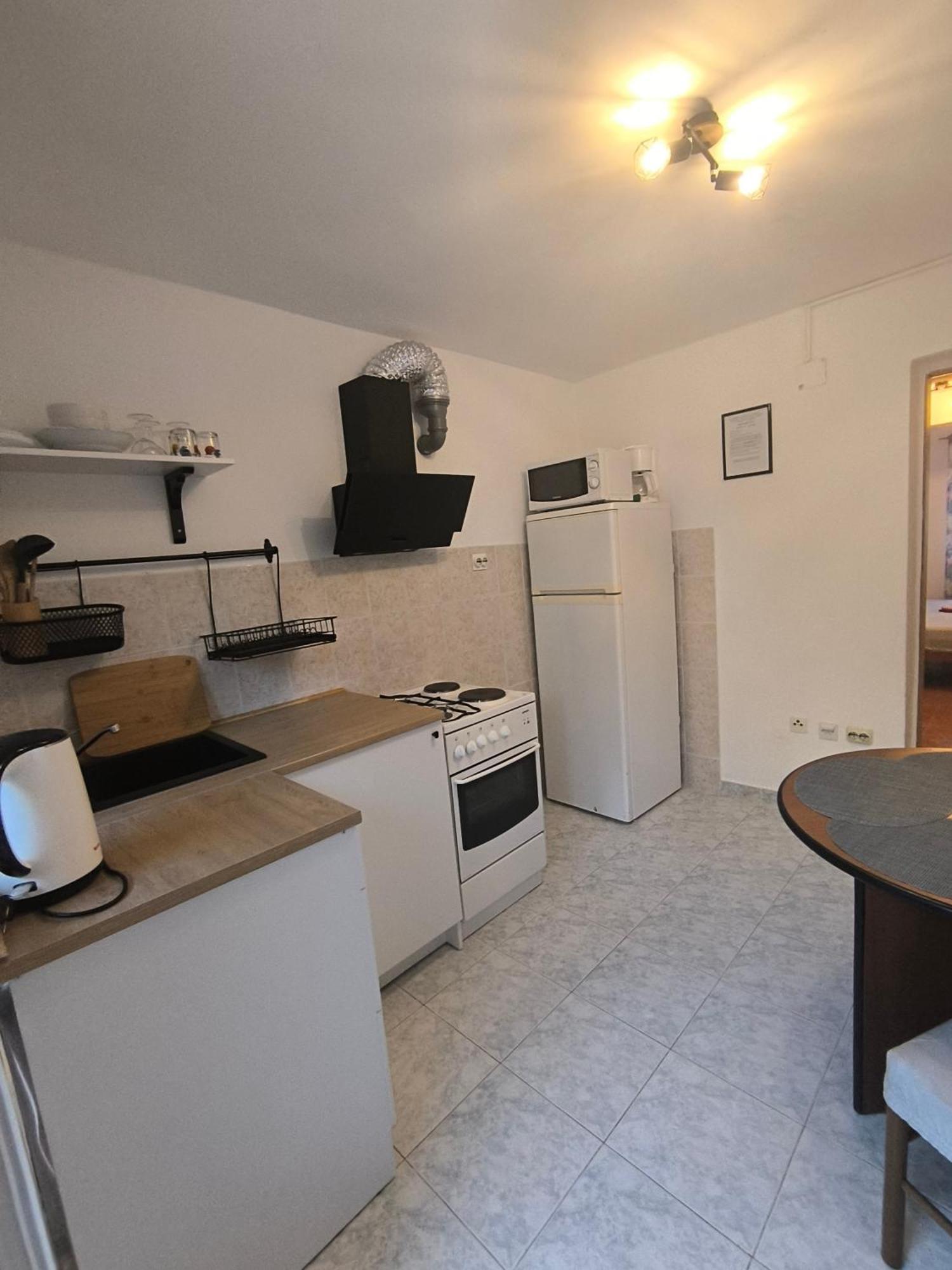 Apartments Toni ロゴズニッツァ エクステリア 写真